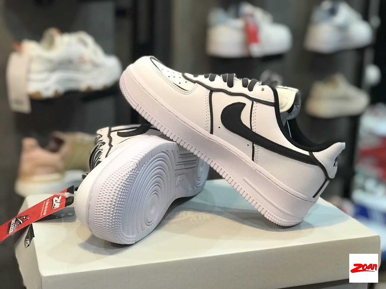 giày thể thao Nike đen trắng