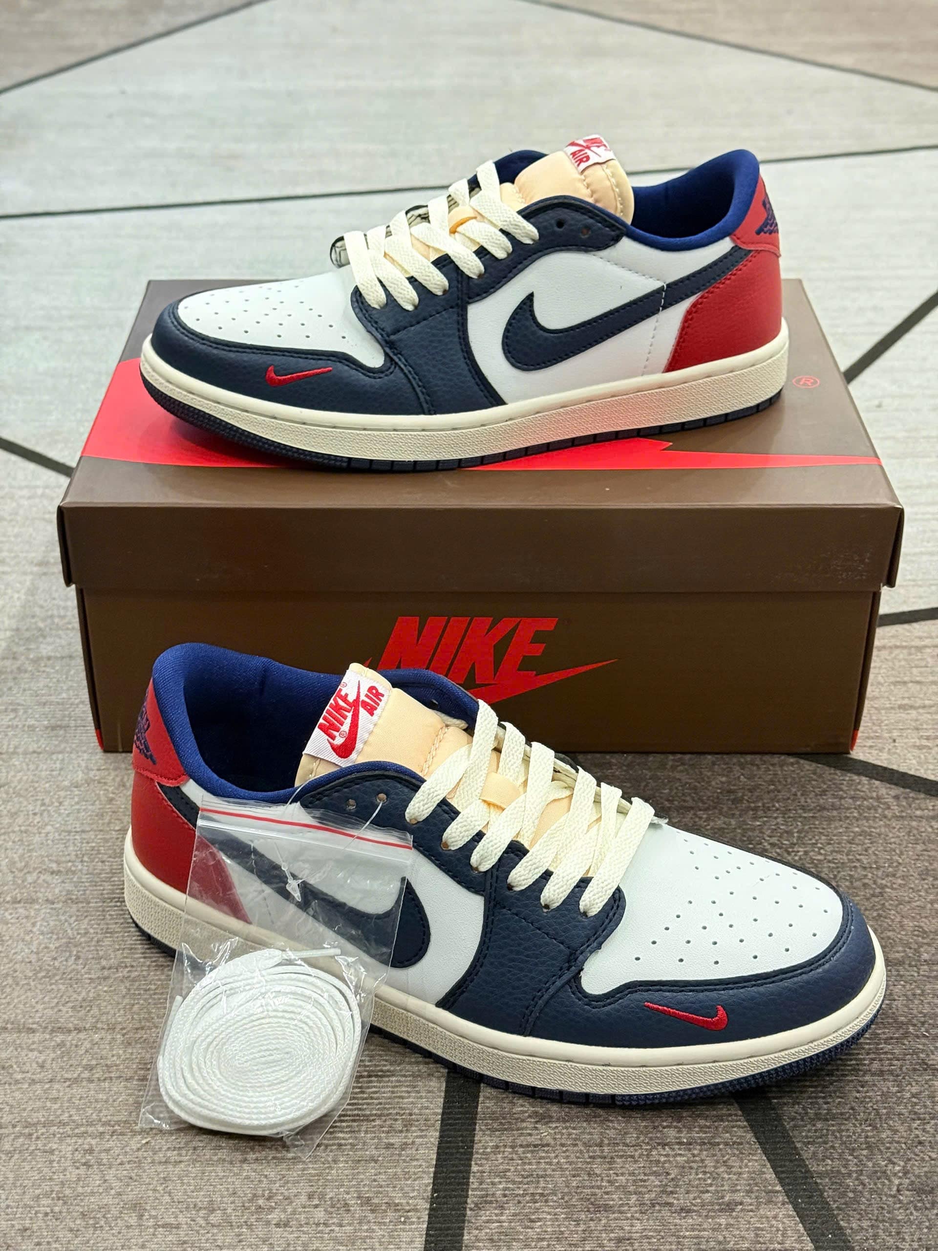 IMG_3944 Nike Jordan 1 Low Retro Howard University, Giày Nike, Giày Zoan, Giày Unisex, Giày Nam, Giày Nữ, Giày Thương Hiệu, Giày Jordan Low, Giày Siêu Cấp